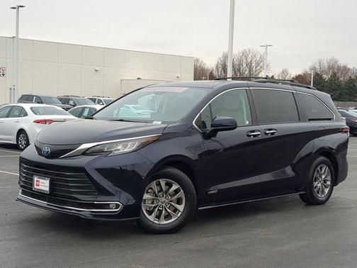 2021 Toyota Sienna XLE 8 Passenger