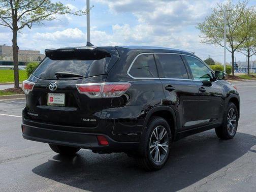 Midnight Black Metallic 2016 Toyota Highlander XLE