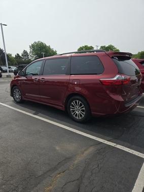 2020 Toyota Sienna XLE