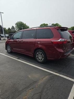 2020 Toyota Sienna XLE