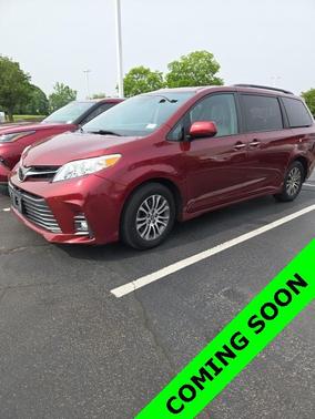 2020 Toyota Sienna XLE