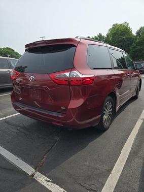 2020 Toyota Sienna XLE