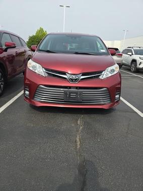 2020 Toyota Sienna XLE