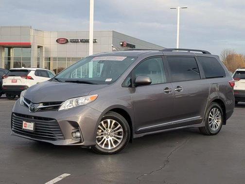 2020 Toyota Sienna XLE