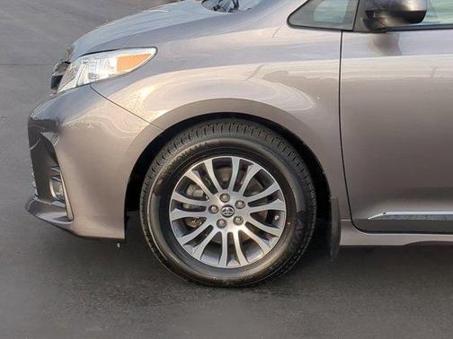 2020 Toyota Sienna XLE