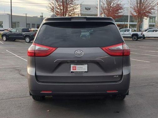 2020 Toyota Sienna XLE