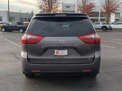 2020 Toyota Sienna XLE