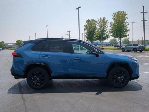 2024 Toyota RAV4 Hybrid SE