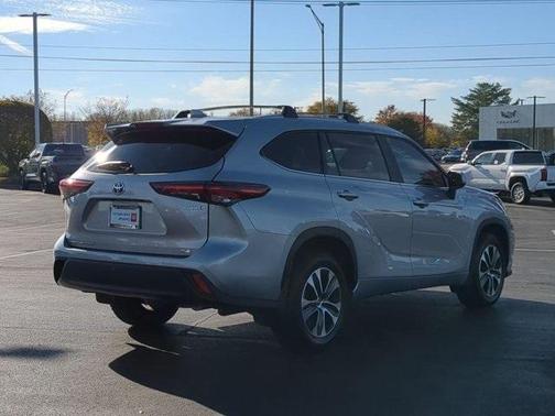 2024 Toyota Highlander Hybrid XLE