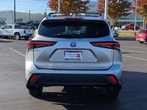 2024 Toyota Highlander Hybrid XLE