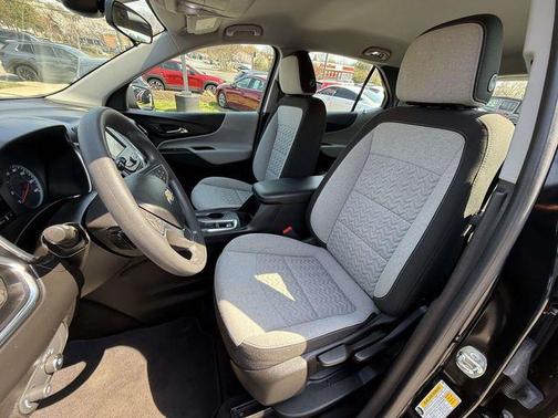 Mosaic Black Metallic 2022 Chevrolet Equinox LS