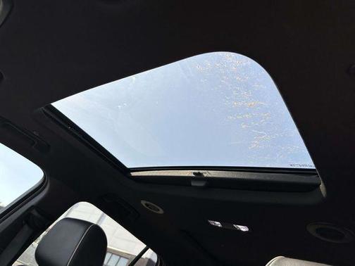 Summit White 2023 Chevrolet Traverse Premier