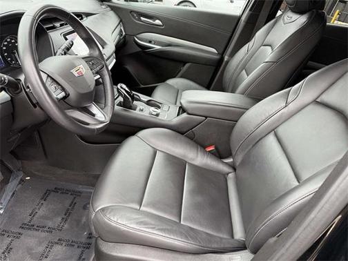 2022 Cadillac XT4 Premium Luxury