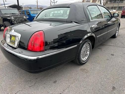 2002 Lincoln Town Car Cartier