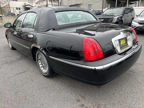 2002 Lincoln Town Car Cartier