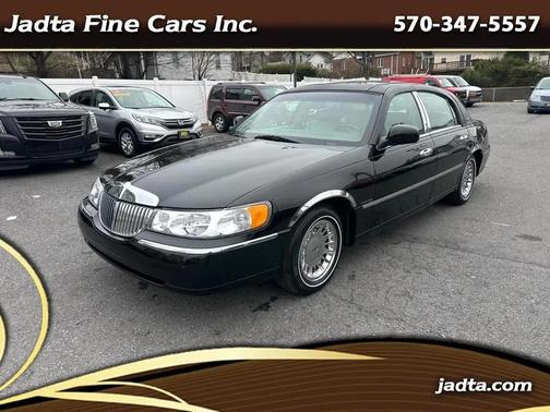 Black Clearcoat 2002 Lincoln Town Car Cartier