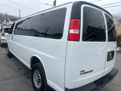 2017 Chevrolet Express 3500 LT
