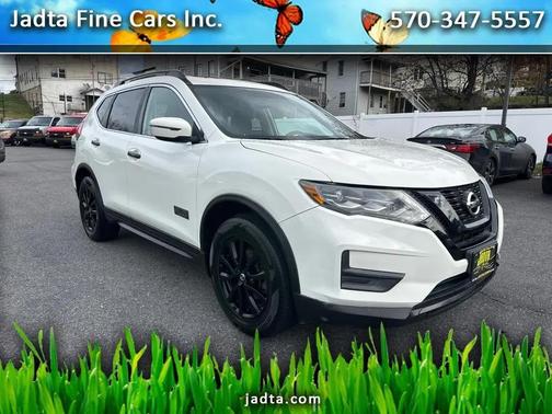 White 2017 Nissan Rogue SV