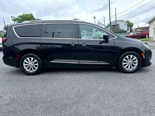 2018 Chrysler Pacifica Touring-L Plus