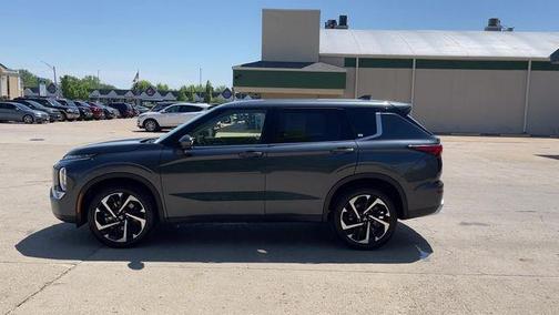 Gray 2024 Mitsubishi Outlander SE
