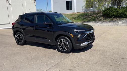 Mosaic Black Metallic 2024 Chevrolet Trailblazer LT