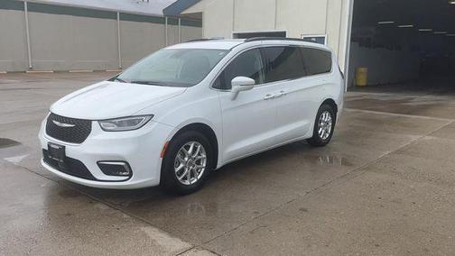 Bright White Clearcoat 2022 Chrysler Pacifica Touring-L