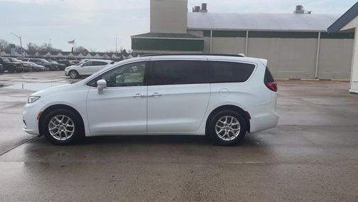 Bright White Clearcoat 2022 Chrysler Pacifica Touring-L