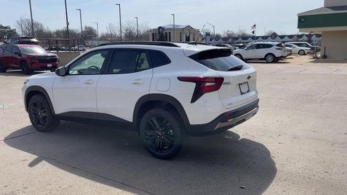 Summit White 2026 Chevrolet Trax ACTIV