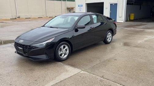 Onyx Black 2023 Hyundai ELANTRA SE