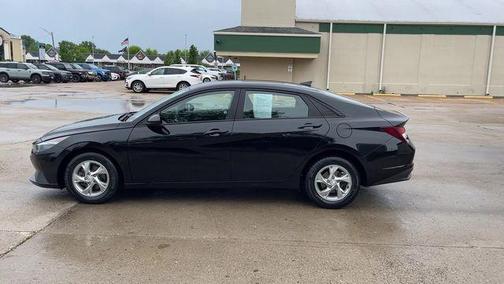 Onyx Black 2023 Hyundai ELANTRA SE