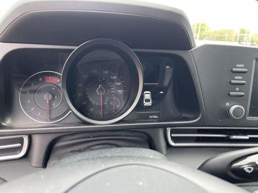 Onyx Black 2023 Hyundai ELANTRA SE