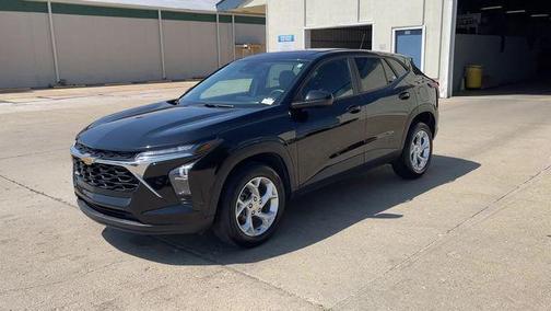 Mosaic Black Metallic 2024 Chevrolet Trax LS