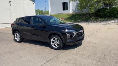 Mosaic Black Metallic 2024 Chevrolet Trax LS