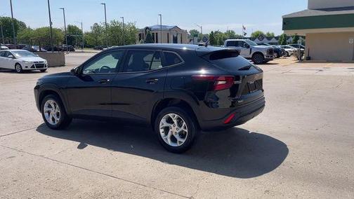 Mosaic Black Metallic 2024 Chevrolet Trax LS