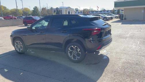 Mosaic Black Metallic 2026 Chevrolet Trax LT