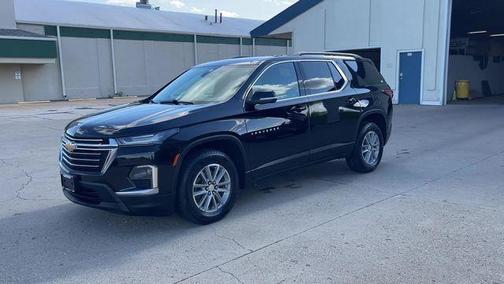 Mosaic Black Metallic 2022 Chevrolet Traverse LT Cloth
