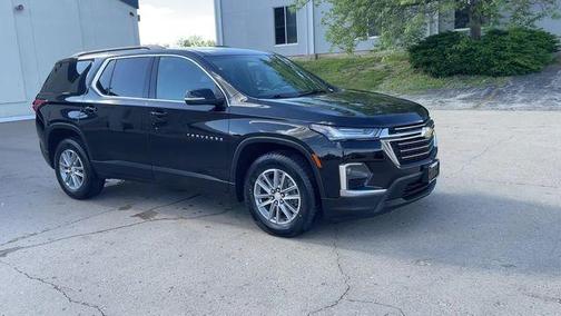 Mosaic Black Metallic 2022 Chevrolet Traverse LT Cloth