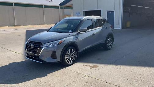 Boulder Gray Pearl 2023 Nissan Kicks SV