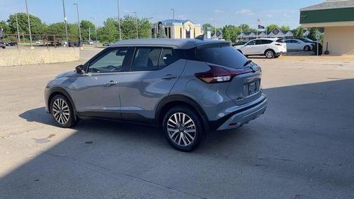 Boulder Gray Pearl 2023 Nissan Kicks SV