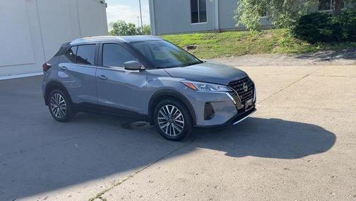 Boulder Gray Pearl 2023 Nissan Kicks SV