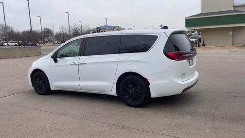 2023 Chrysler Pacifica Touring-L