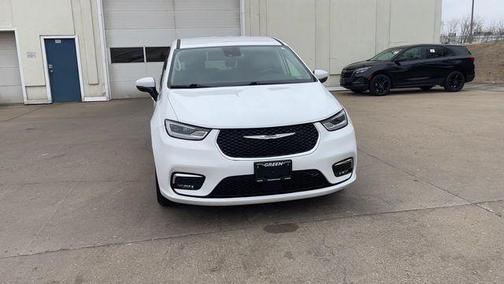 2023 Chrysler Pacifica Touring-L