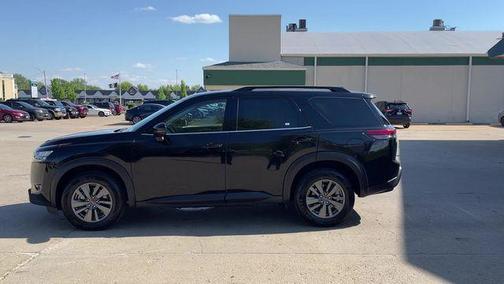 Black 2024 Nissan Pathfinder SV
