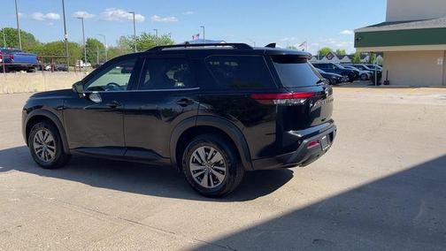 Black 2024 Nissan Pathfinder SV