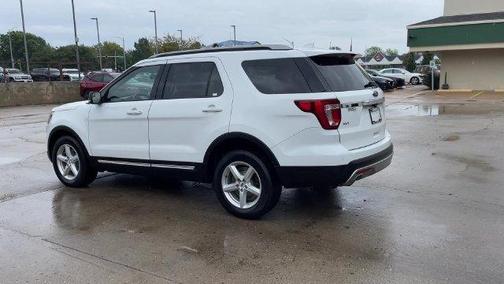 Oxford White 2017 Ford Explorer XLT