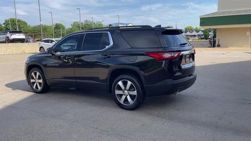 Mosaic Black Metallic 2021 Chevrolet Traverse LT Leather