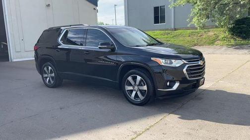 Mosaic Black Metallic 2021 Chevrolet Traverse LT Leather