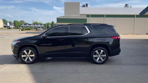 Mosaic Black Metallic 2021 Chevrolet Traverse LT Leather