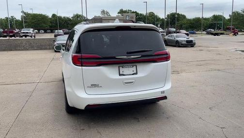 Bright White Clearcoat 2022 Chrysler Pacifica Touring-L