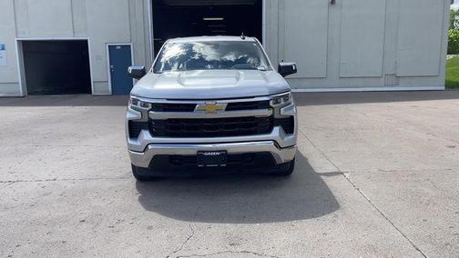 Silver Ice Metallic 2022 Chevrolet Silverado 1500 LT